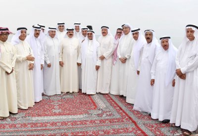 بالصور... الملك يستقبل عددا من رجالات المحرق