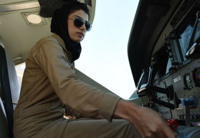 أميركا تفتح باب اللجوء لـ"بطلة الطيران الأفغانية"