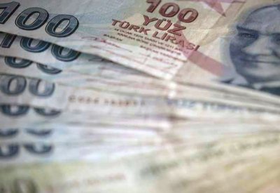 الليرة التركية تتراجع.. وتقترب من أدنى مستوياتها