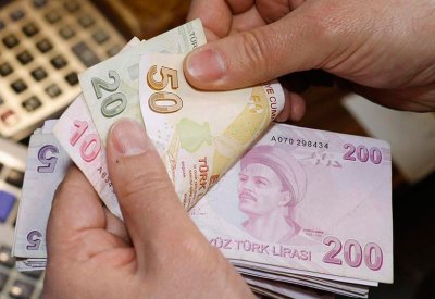 الليرة التركية تتراجع صوب مستوى قياسي منخفض أمام الدولار