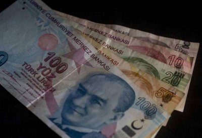 الليرة التركية تتراجع إلى مستوى قياسي جديد