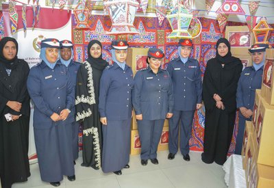 وزارة الداخلية توزع السلال الرمضانية السنوية على أهالي شهداء الواجب