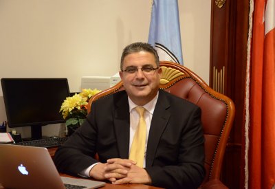 عواد:الدكتوراه ليست مؤهلا وحسب وإنما صناعة باحث علمي