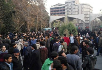 كيف تلقى الإيرانيون إعلان ترمب الانسحاب من الاتفاق؟