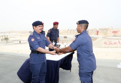وزير الداخلية يشهد حفل تخريج دورة الصاعقة الثالثة والثلاثين