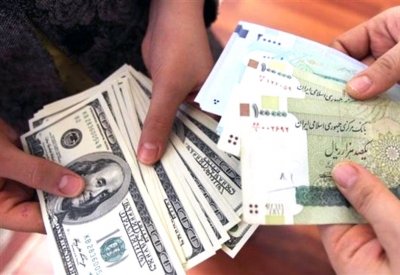 الريال الإيراني يهوي إلى مستوى قياسي جديد