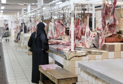 محلات لحوم تبيع ذبائح صومالية حية بأسعار المبردة!
