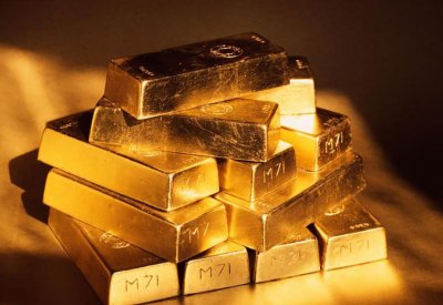 الذهب ينهي الأسبوع على مكاسب لأول مرة في أربعة أسابيع مع تراجع الدولار