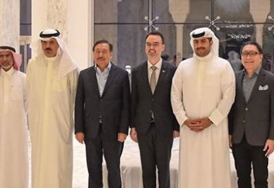 الشيخ خليفة بن راشد يقيم حفل عشاء بحضور وزير خارجية الفلبين	