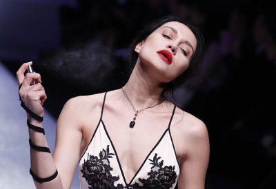 لأول مرة في العالم... اختراع "عطر بشري"