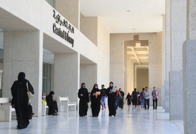 أولياء أمور : "التربية" تماطل في صرف منح أبنائنا الدراسية لفصلين