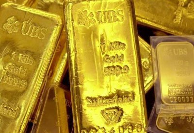  الذهب يهوي إلى أدنى مستوى في 2018