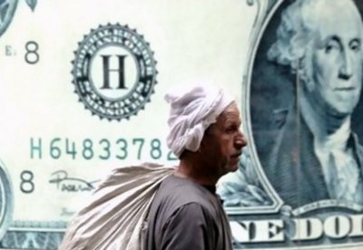 بعد عام من الاستقرار..هل يخترق الدولار 18 جنيها في مصر؟