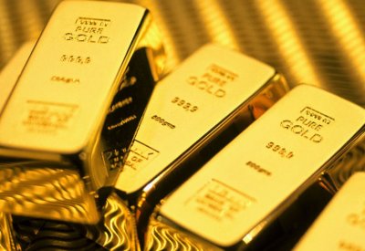 الذهب يستقر مع بقاء الدولار قرب أعلى مستوى