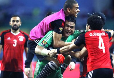 نجم هجوم منتخب مصر في طريقه لفريق محمد صلاح القديم