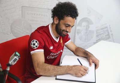 صلاح يكتسح منافسيه ويتوج بجائزة جديدة