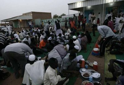 صدفة "حلوة ومرة" تنعش رمضان السودانيين