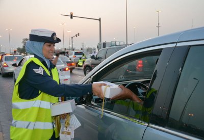 "المرور" تقيم إفطارا على الطريق في ثواب شهداء الواجب