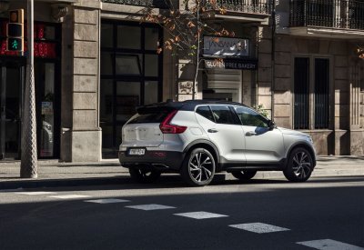 "فولفو للسيارات" تزيد الإنتاج لتلبية الإقبال الكبير على "XC40"