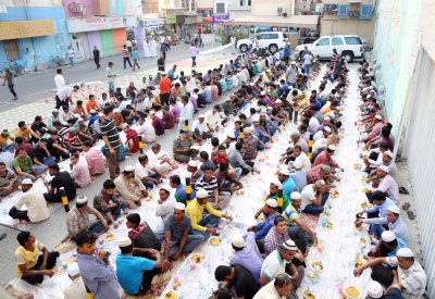 محافظة العاصمة تنظم مشروع إفطار صائم بدعم من بنك البحرين الاسلامي