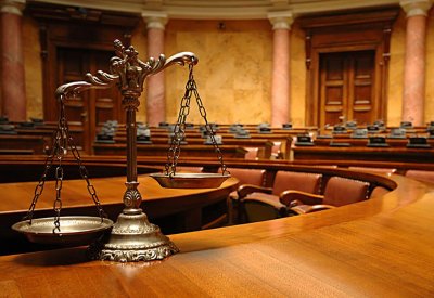 محاكمة عربية عذّبت رضيعتها وتسببت لها بتشوهات وعاهة مستديمة