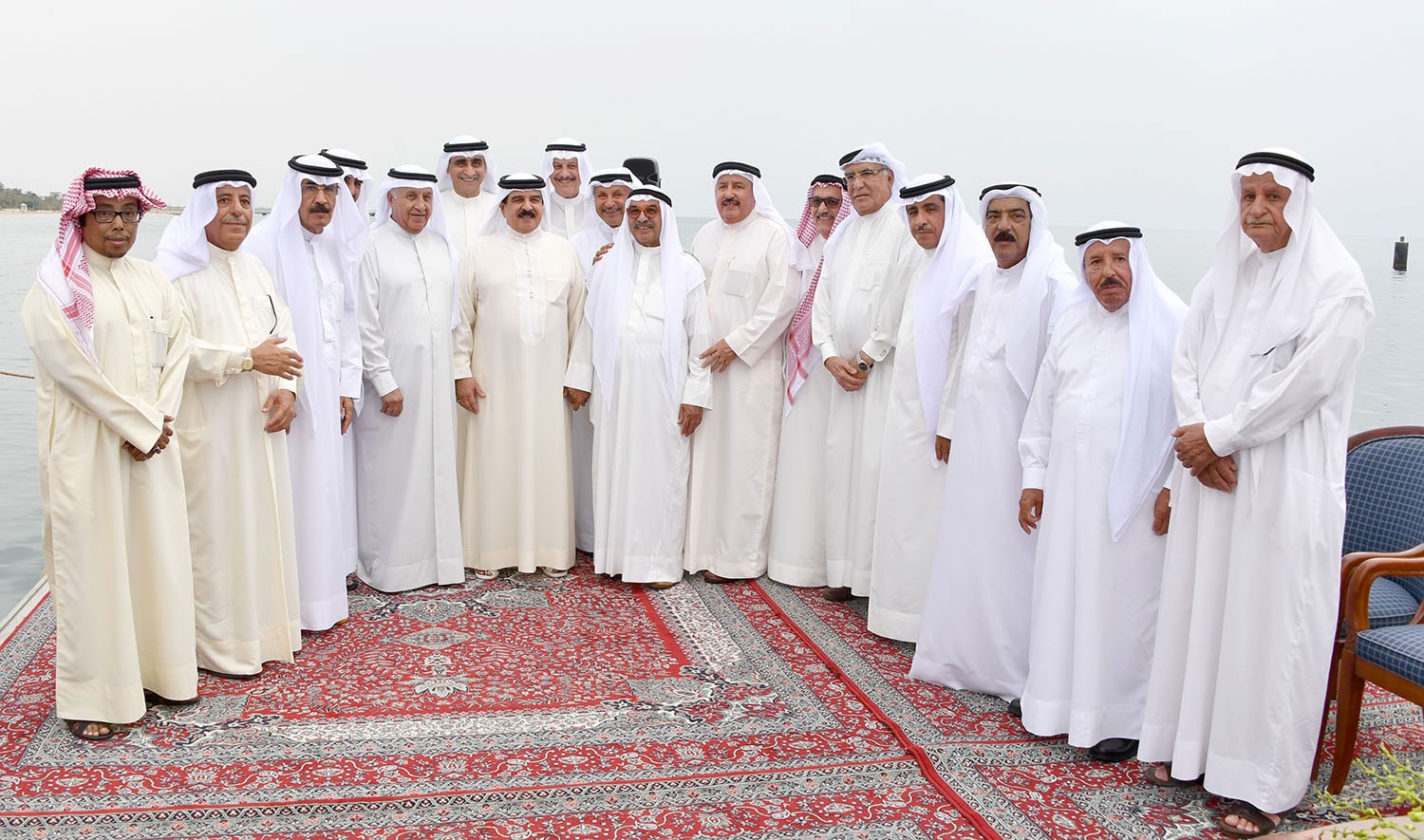 بالصور... الملك يستقبل عددا من رجالات المحرق