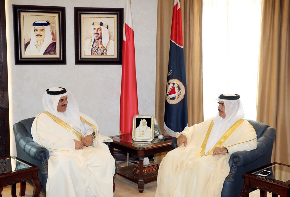 وزير الداخلية يستقبل سفير البحرين الجديد لدى الإمارات 