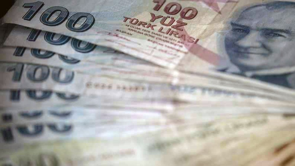 الليرة التركية تتراجع.. وتقترب من أدنى مستوياتها