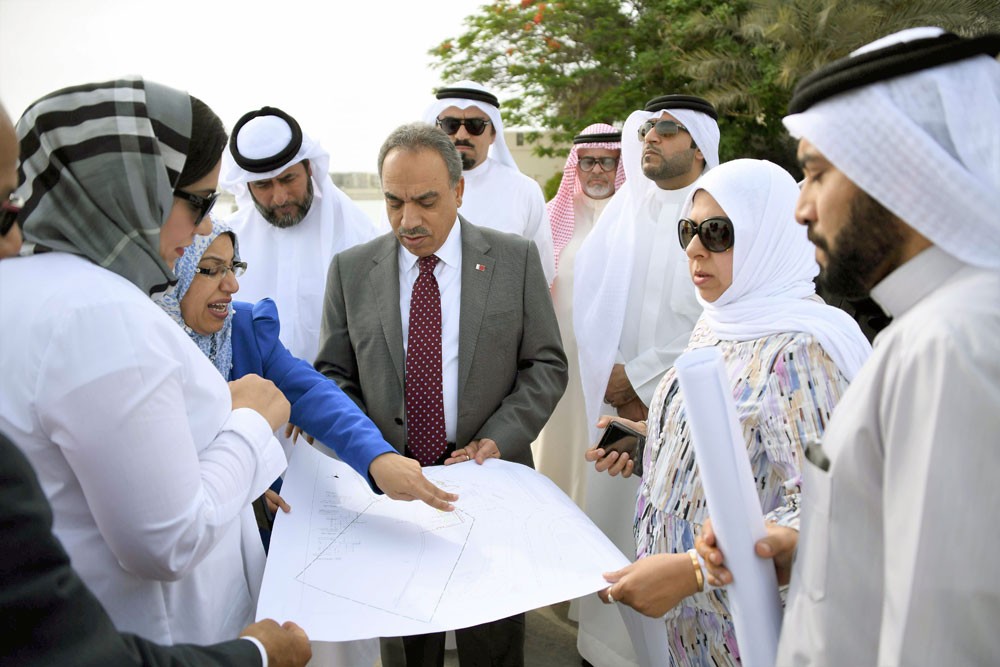 خلف : انتهاء عدد من مشاريع تطوير قرية الدراز	