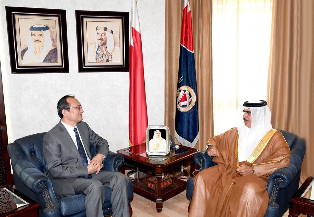 وزير الداخلية يستقبل السفير الصيني الجديد