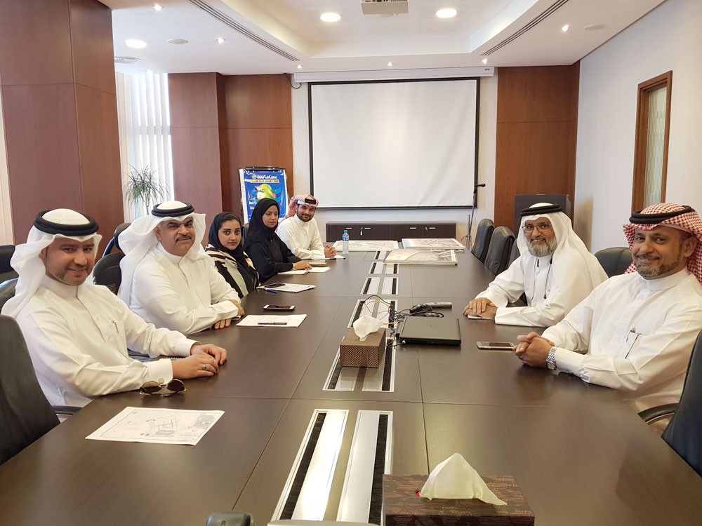 الخـياط يبحث احتياجات تطوير طرق العاشرة بالمحافظة الشمالية	