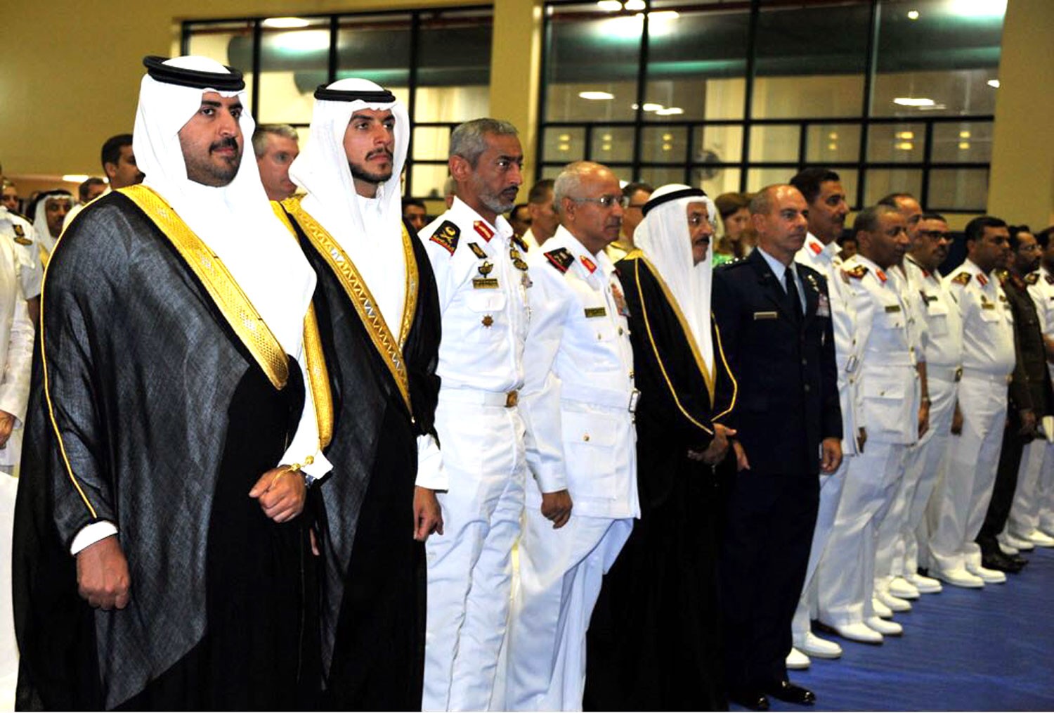 الشيخ خليفة بن راشد والشيخ محمد بن راشد يحضران مراسم تسليم القيادة المركزية الأميركية