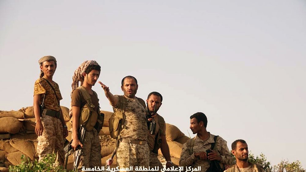 الجيش اليمني يقتحم مركز مديرية كتاف معقل الحوثيين