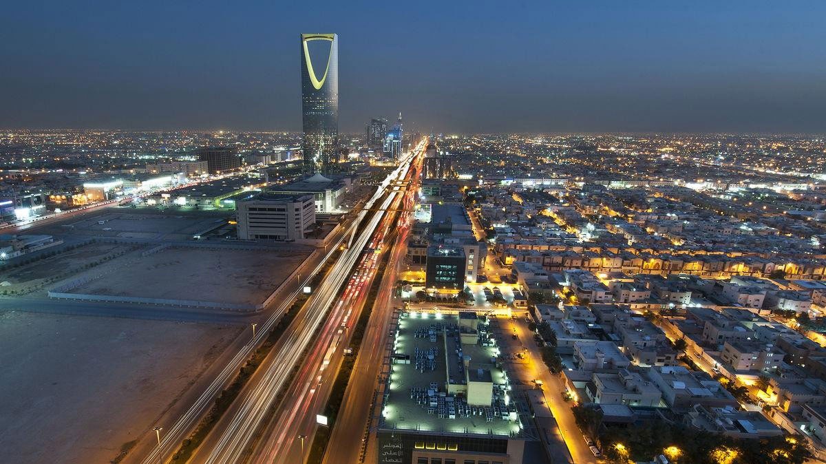 السعودية تحقق معدلات نمو مرتفعة بالإيرادات غير النفطية