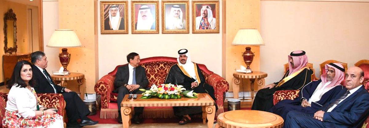 الشيخ خليفة بن راشد يستقبل المبعوث الخاص لرئيس الفلبين