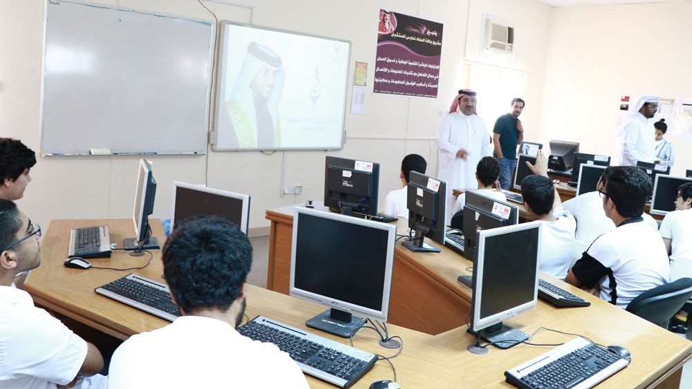 "جائزة ناصر بن حمد العالمية" تزور المدارس والجامعات للتعريف بأهدافها