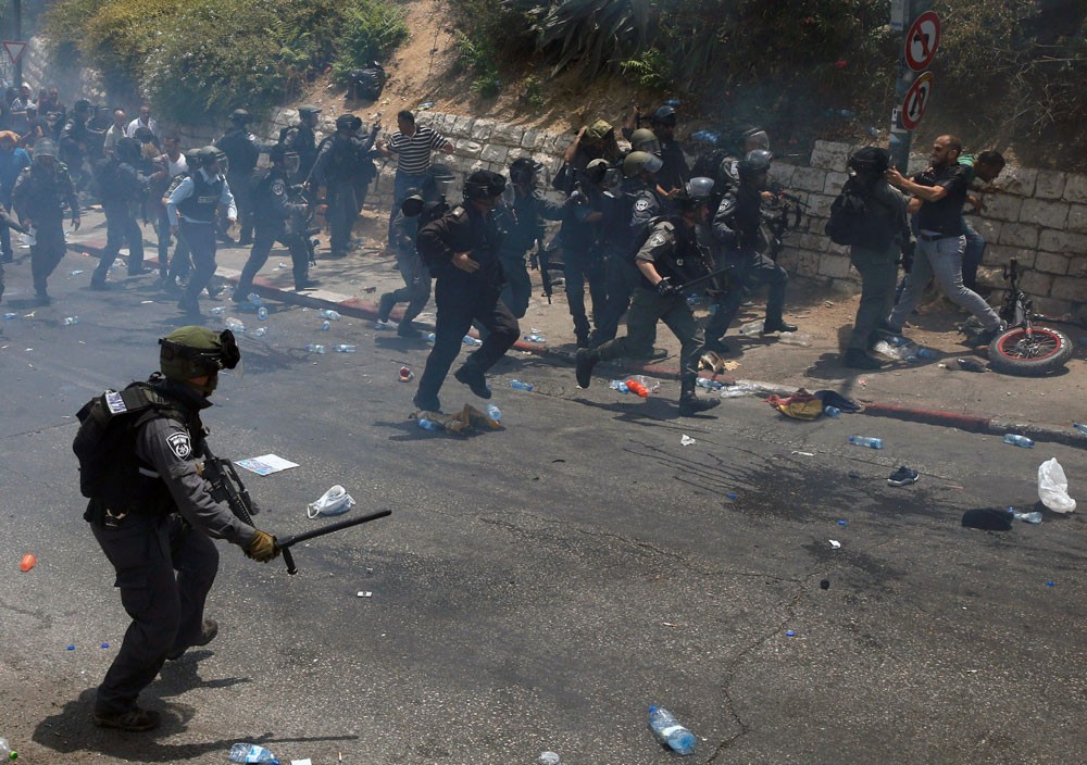 استشهاد مواطنين فلسطينيين اثنين واصابة العشرات في غزة والضفة الغربية