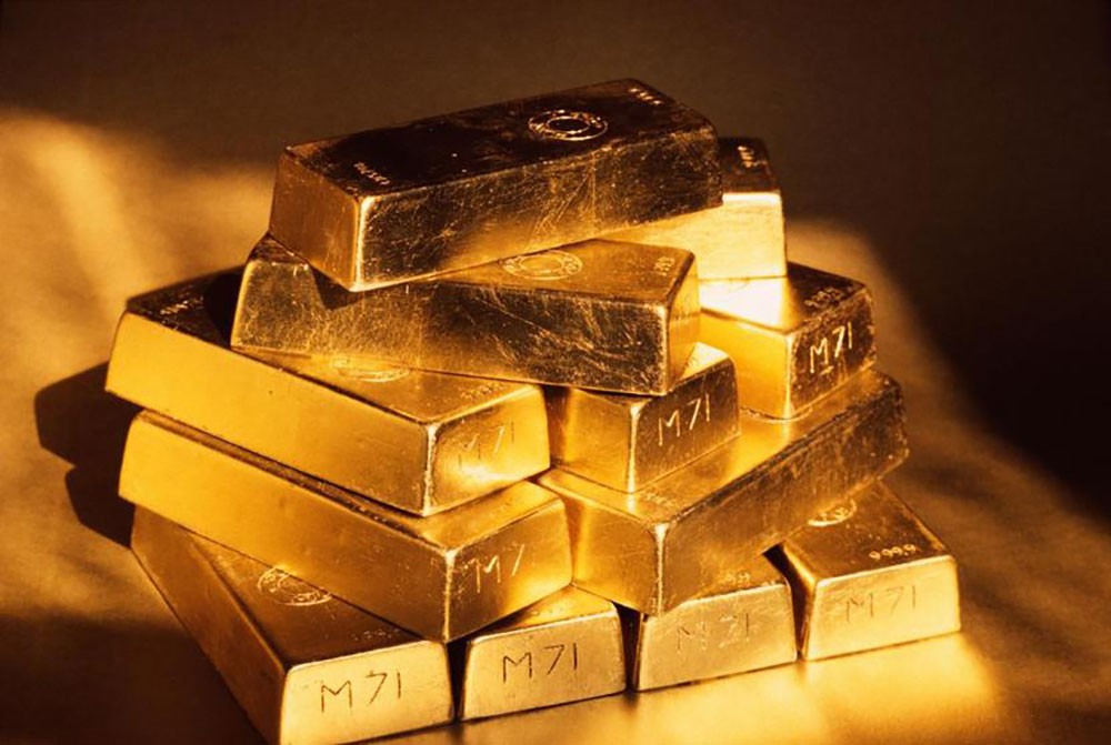 الذهب ينهي الأسبوع على مكاسب لأول مرة في أربعة أسابيع مع تراجع الدولار