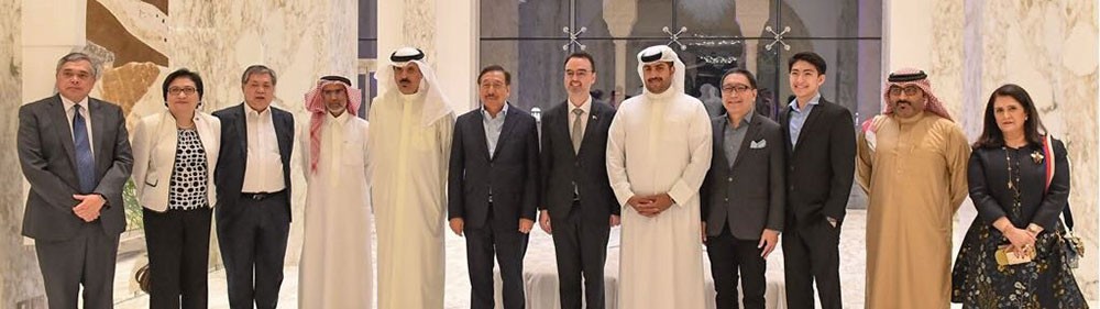 الشيخ خليفة بن راشد يقيم حفل عشاء بحضور وزير خارجية الفلبين	