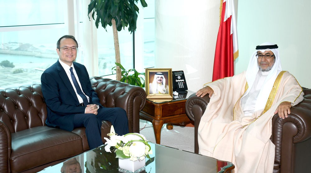 وزير شؤون المجلسين يستقبل السفير الصيني​ لدى المملكة​	