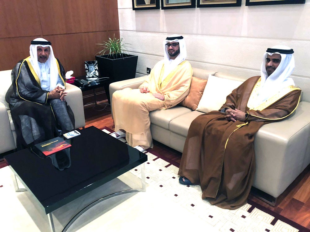 مستشار الملك لشئون الشباب يستقبل سفير الامارات