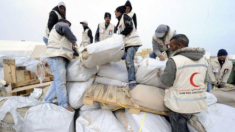 الإمارات تسير 3 بواخر مساعدات لسقطرى