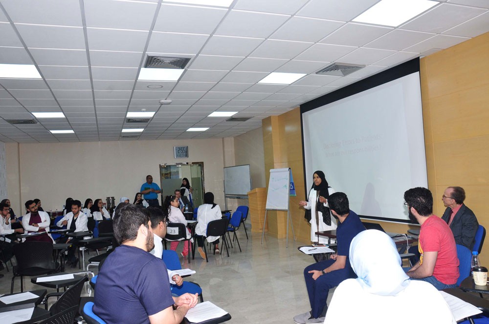 جامعة الخليج العربي تختتم سلسلة ورش برنامج تطوير المهارات القيادية والمهنية للطلاب