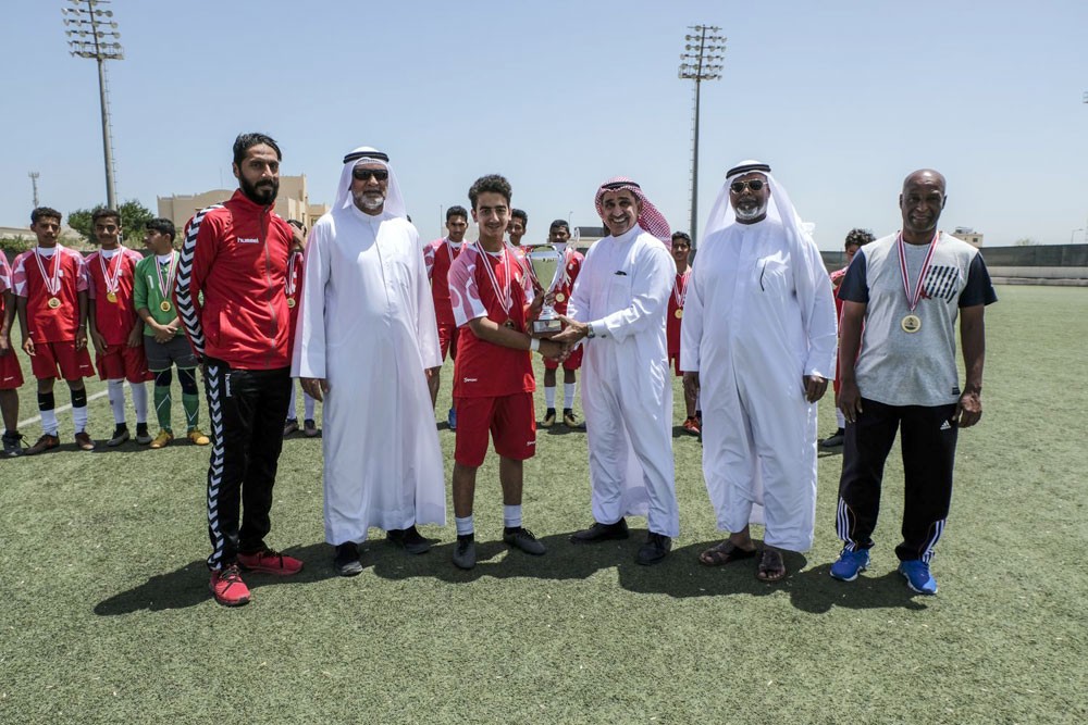 مدرسة الرفاع تُحلق بلقب كرة القدم لمدارس البنين الإعدادية