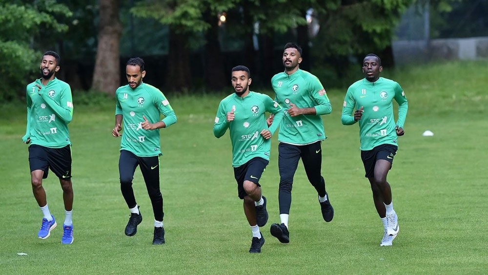 الأخضر يبدأ معسكره في سويسرا