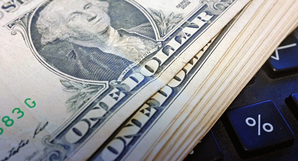 تراجع الدولار وارتفاع أسعار الذهب