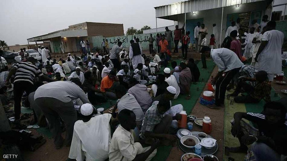صدفة "حلوة ومرة" تنعش رمضان السودانيين