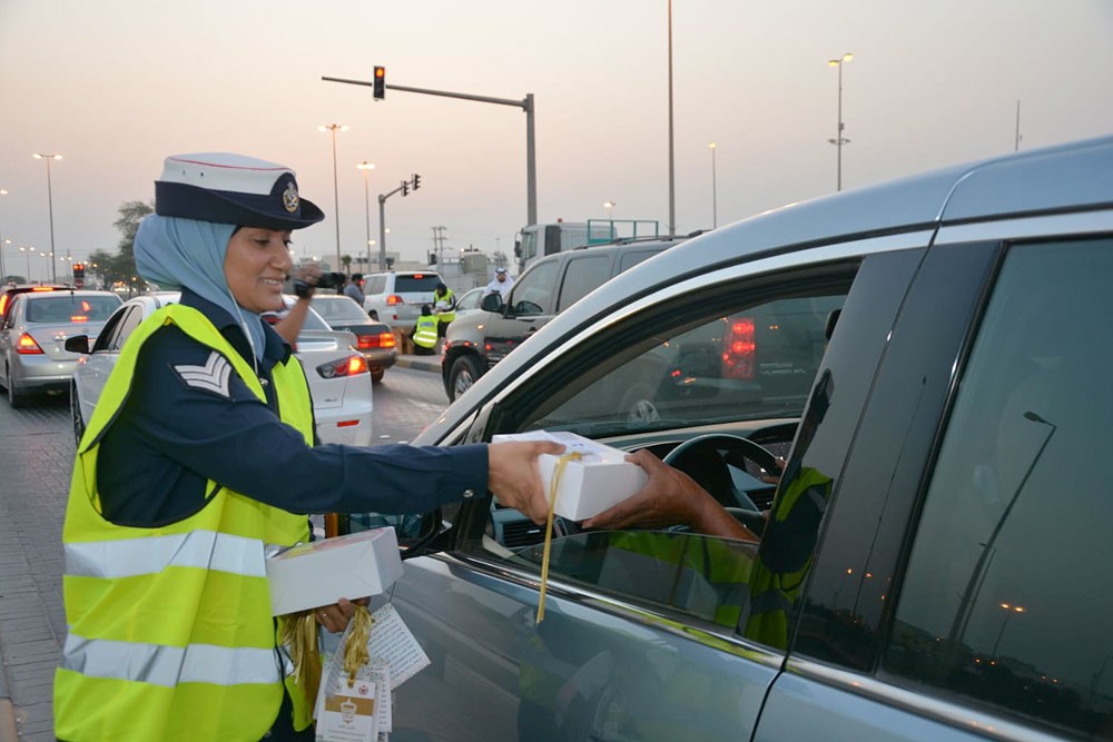"المرور" تقيم إفطارا على الطريق في ثواب شهداء الواجب