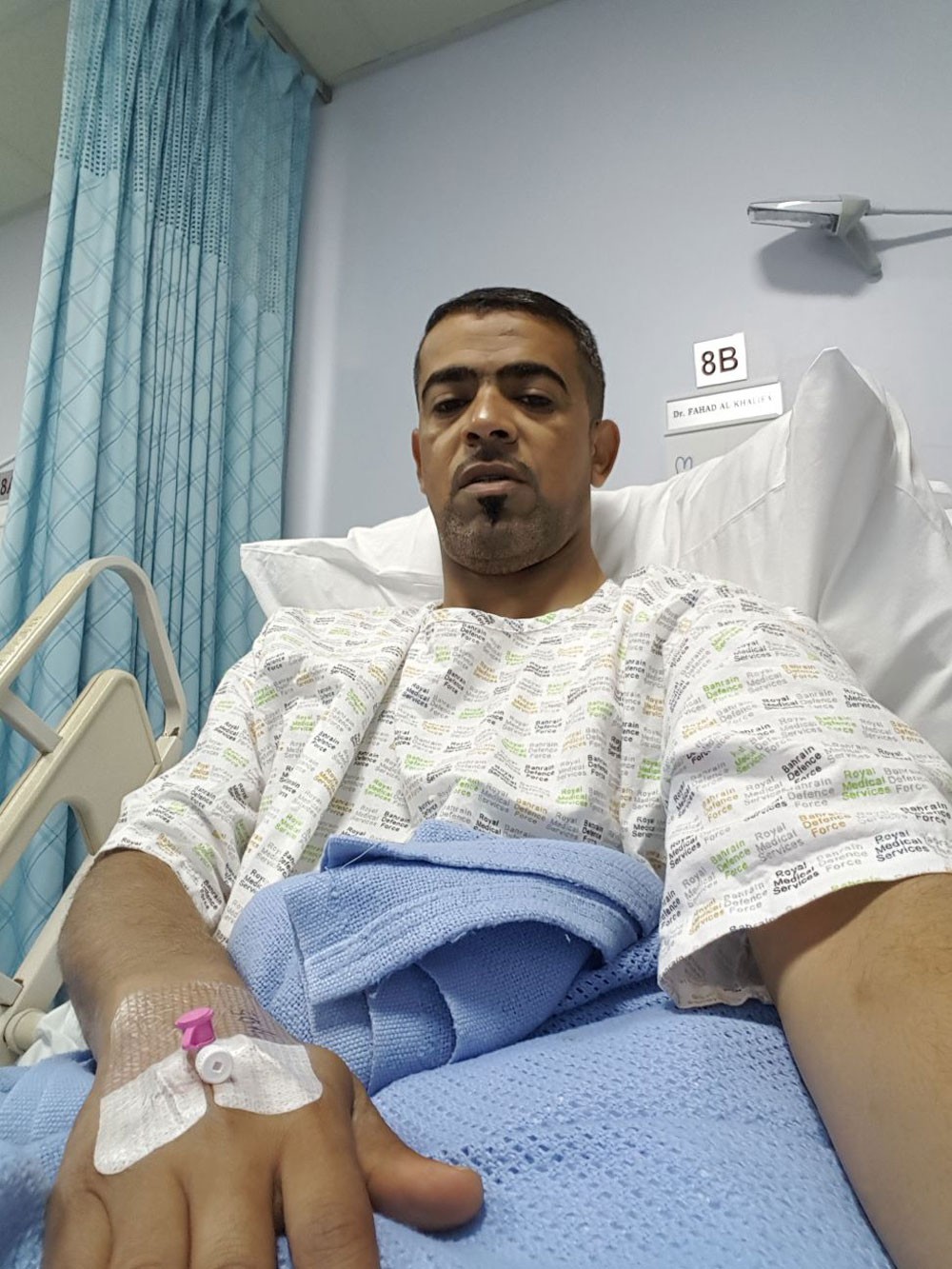 الإداري ميرزا فضل يشكر ناصر بن حمد على علاجه