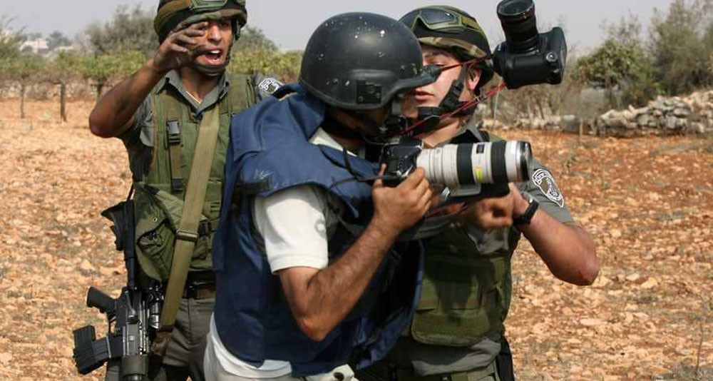 إسرائيل تسعى لطمس جرائم جنودها.. بقانون